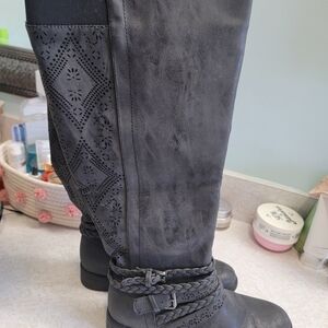 Elegant Gray Knee-High Boots with Braided Detail